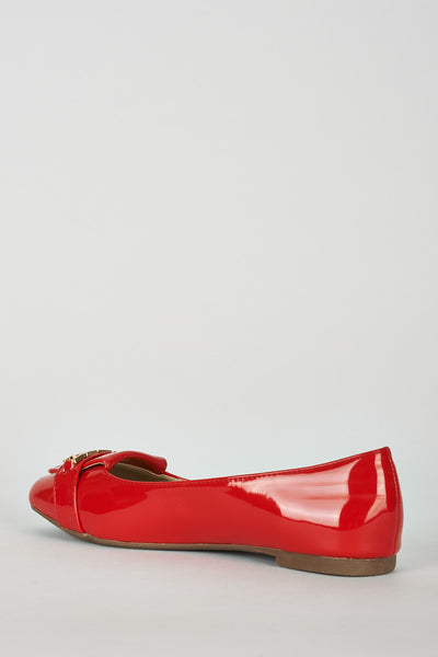 Red Chain Detail Patent Pumps